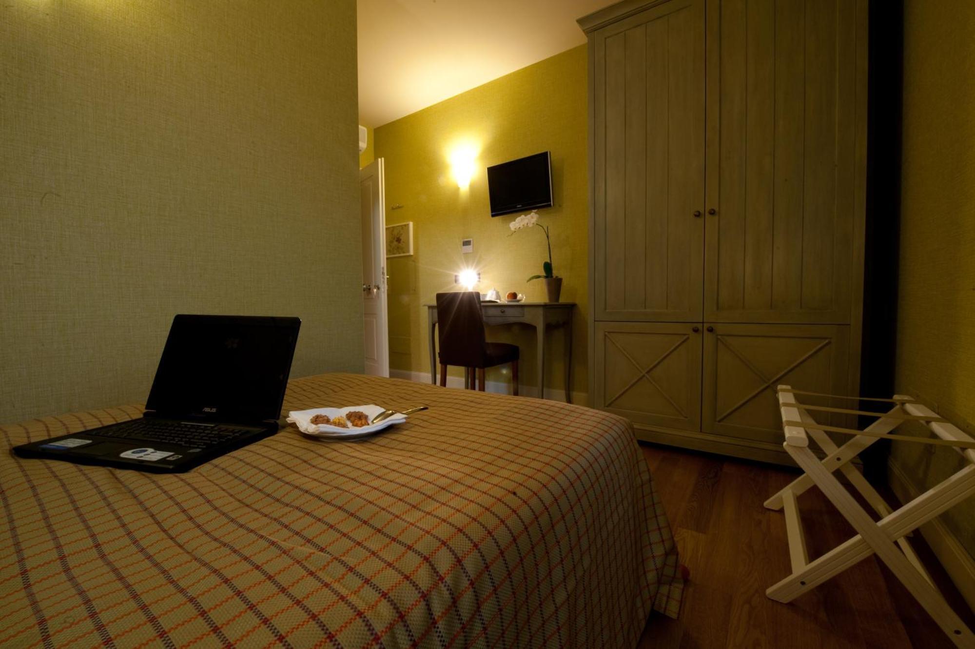 Hotel Locanda Stendhal Колорно Экстерьер фото