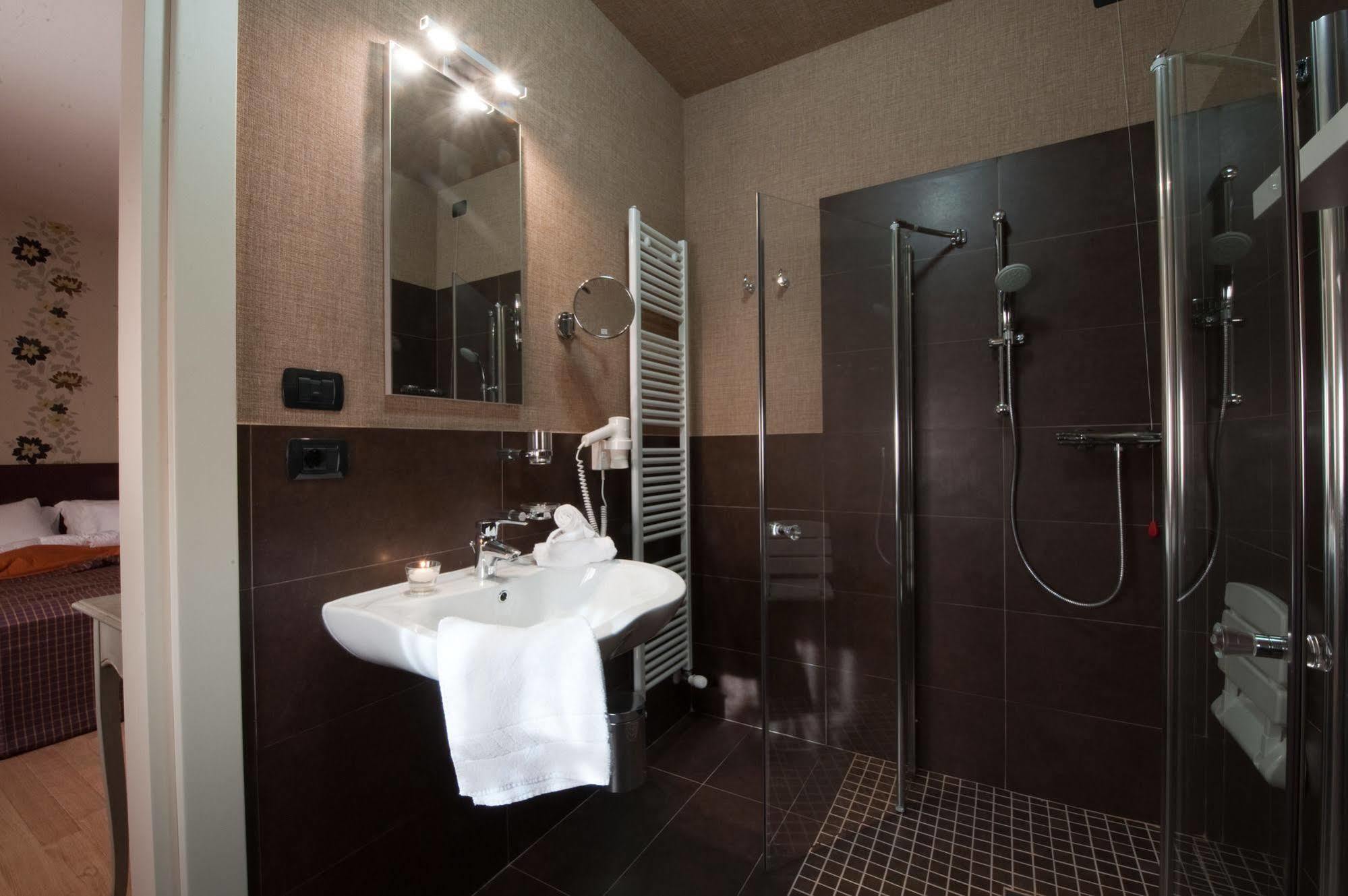 Hotel Locanda Stendhal Колорно Экстерьер фото